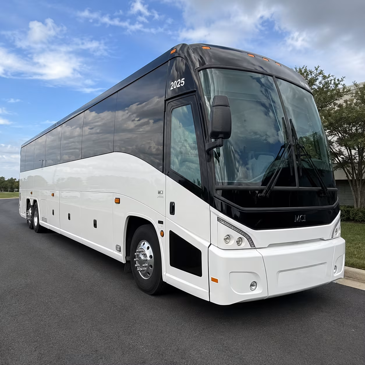 buses for nashville zoo and adventure science center day trips