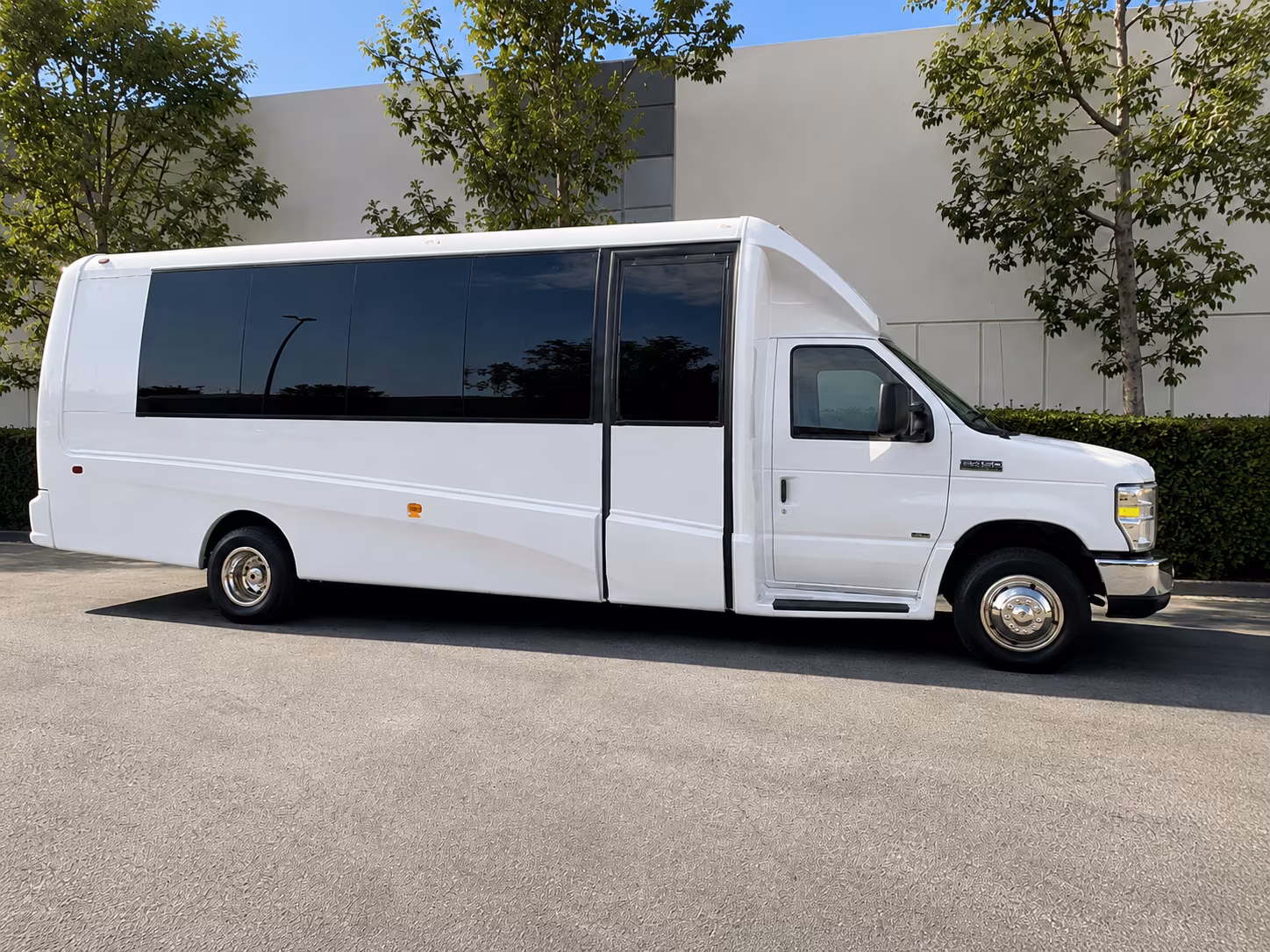 minibus rentals for smaller murfreesboro prom groups